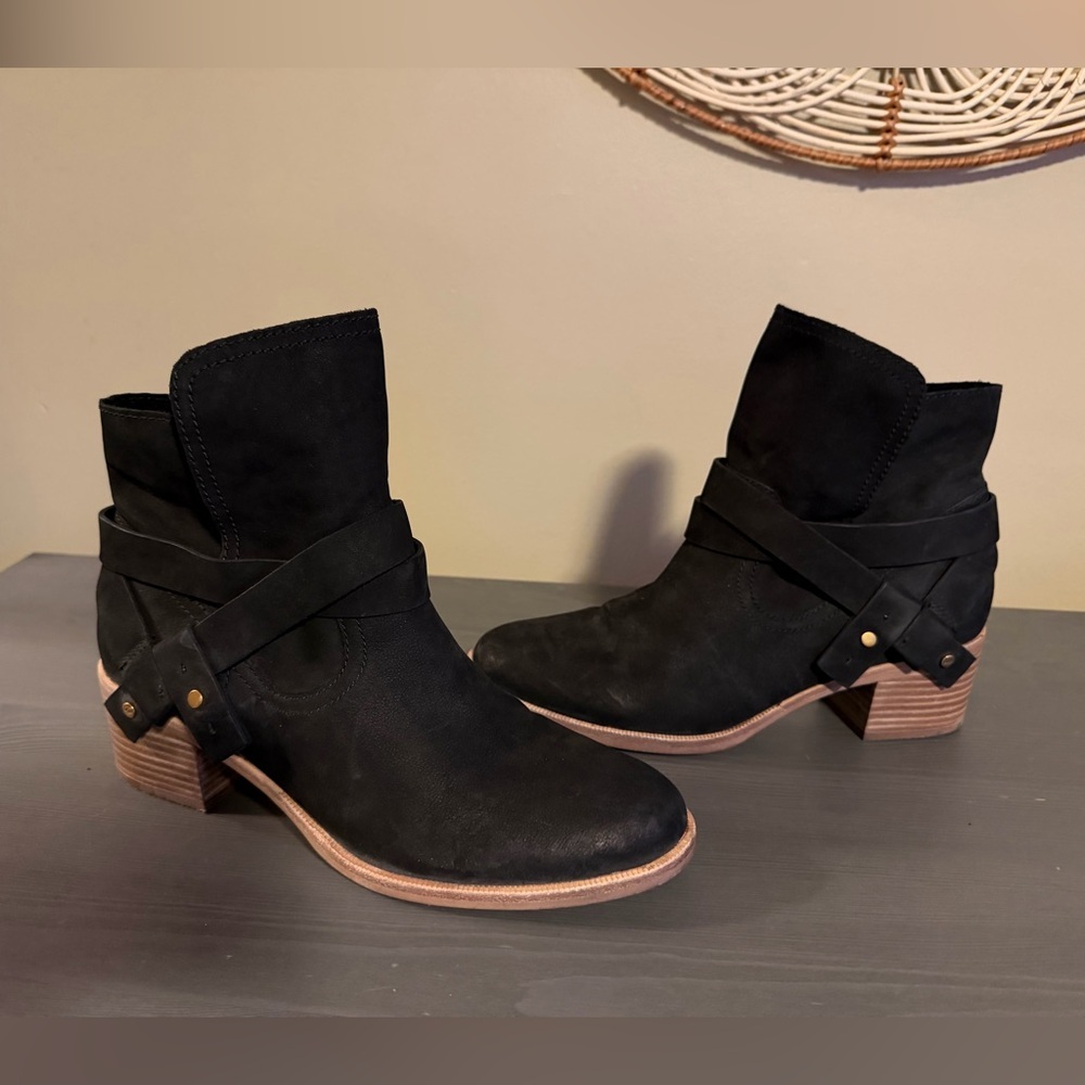 UGG Elora Black Ankle Boots for Women - Picture 3 of 9
